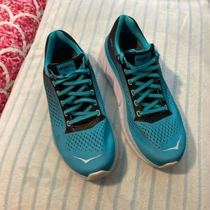 Women’s Cavu Hoka One One Sz9